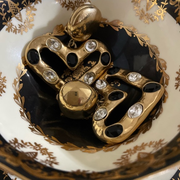 Vintage Givenchy Gold Black Onyx Crystal Heart Clip On Statement Earrings - Picture 12 of 17